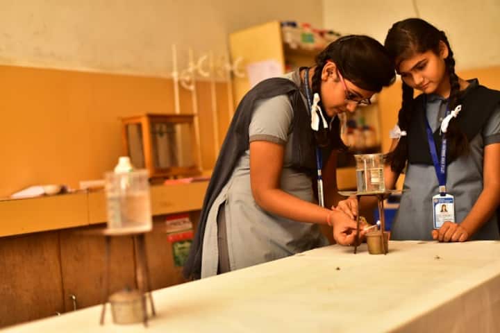 Little Star Shailesh Memorial School-Physics Lab