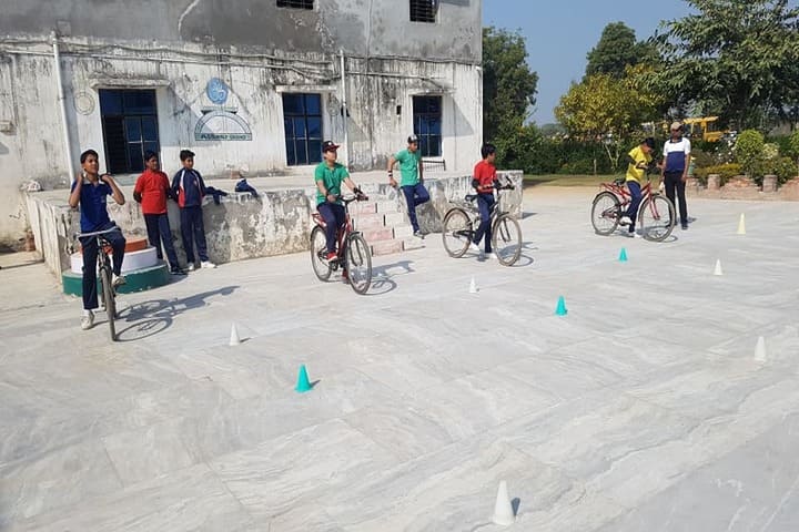 M D S Senior Secondary School-Cycle Racing