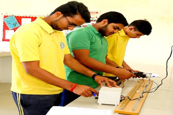 Mount Litera Zee School-Physics Lab