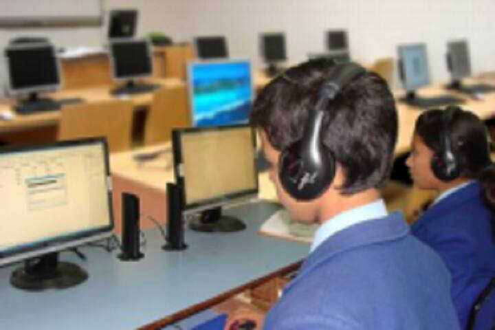 National Public School-Computer Lab