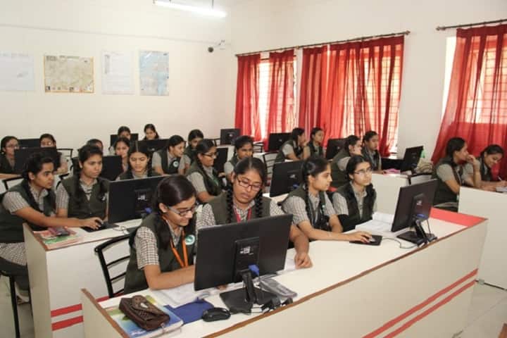 Navnidh Hassomal Lakhani Public School-Computer Lab