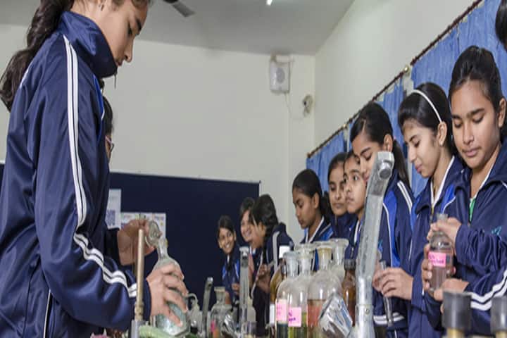 Neiil World School-Laboratory