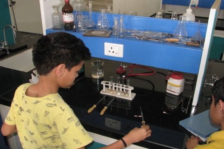 Neiil World School-Laboratory