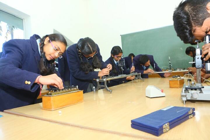 Paras Vidya Vihar-Physics Lab