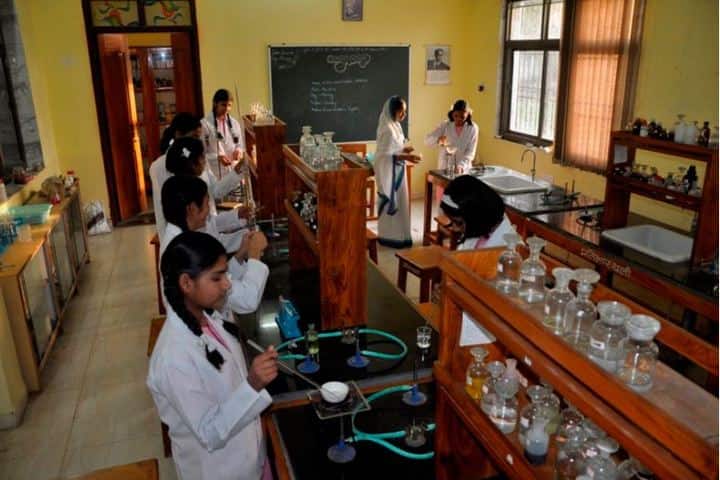 Pratibhasthali Gyanoday Vidiyapeeth-Chemistry Lab