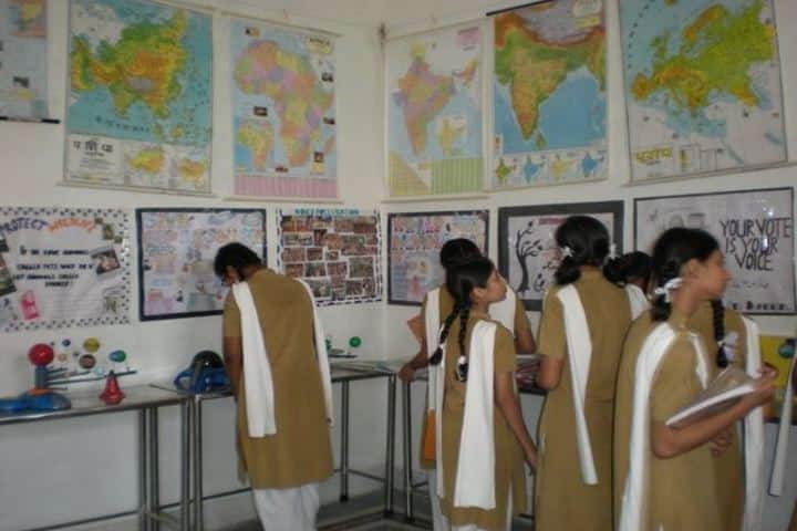 Pratibhasthali Gyanoday Vidiyapeeth-Social Science Lab