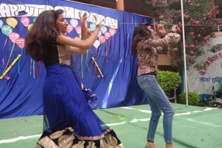 Prof Santosh Mittal Higher Secondary School-Dance