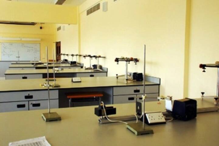 R D Public School-Physic-Lab