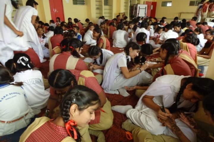 Rai Saheb Bhanwar Singh Public School-Mehandi-Competition