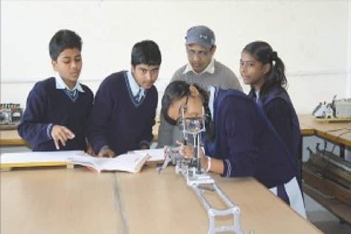 Sandipani Vidya Vihar-Physics Lab