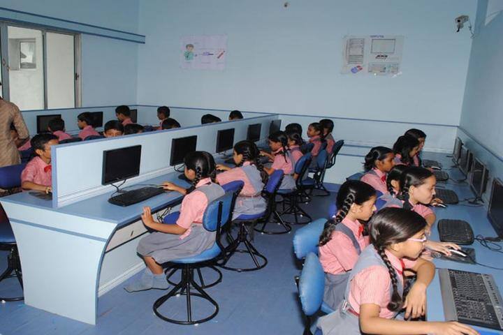 Scholars Den Higher Secondary School-Computer Lab