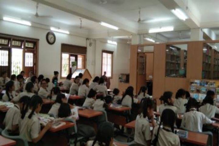 Shri Cloth Market Vaishnav Girls Higher Secondary School-Library