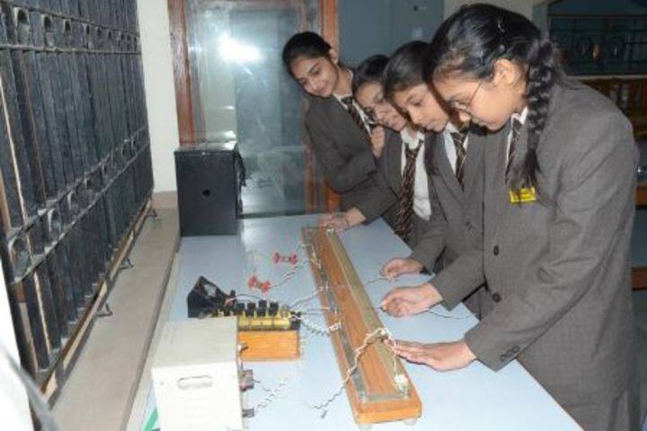 Shri Cloth Market Vaishnav Girls Higher Secondary School-Shri Cloth Market Vaishnav Girls Higher Secondary School-Physics Lab
