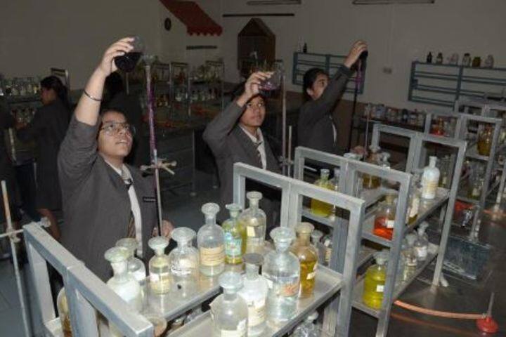 Shri Cloth Market Vaishnav Girls Higher Secondary School-Shri Cloth Market Vaishnav Girls Higher Secondary School-Science Lab