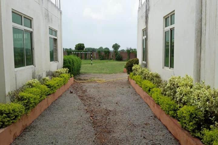 Shri Radha Vallabh Academy-Campus Outlook