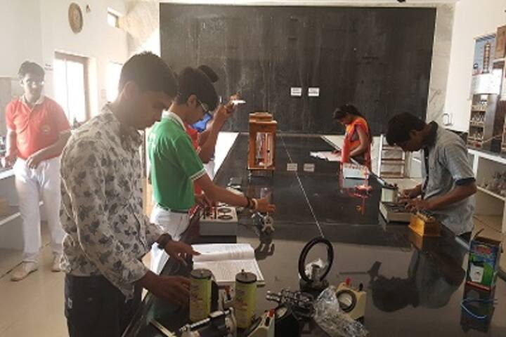Shri Rajendra Vidhya Sanskar Dham-Physics Lab