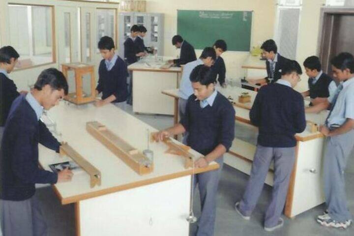 Shri Vaishnav Academy School-Physics-Lab