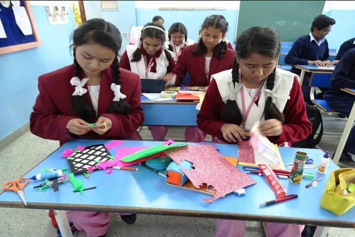 Sri Sathya Sai Vidya Vihar-Card Making Compitition