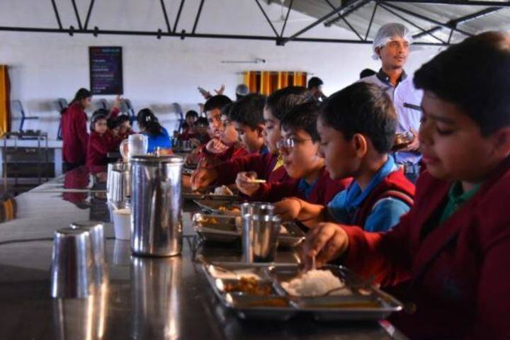 The Royal Ecole-Lunch Time