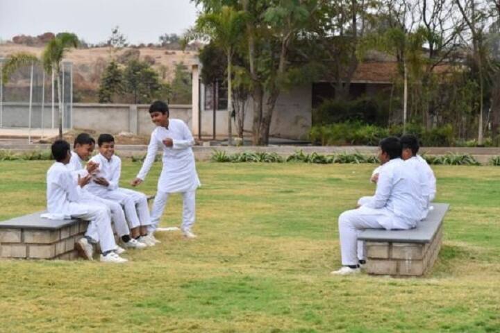The Royal Ecole-School Lawn