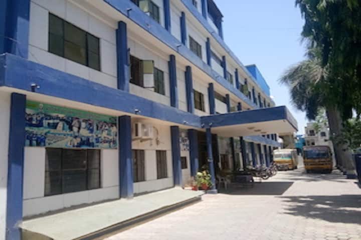 Vidya Vijay Bal Mandir-Campus-View entrance