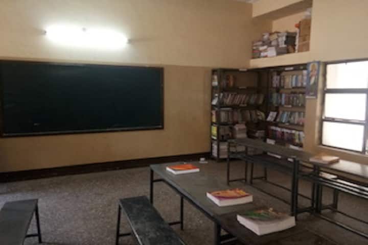 Vidya Vijay Bal Mandir-Library with reading room