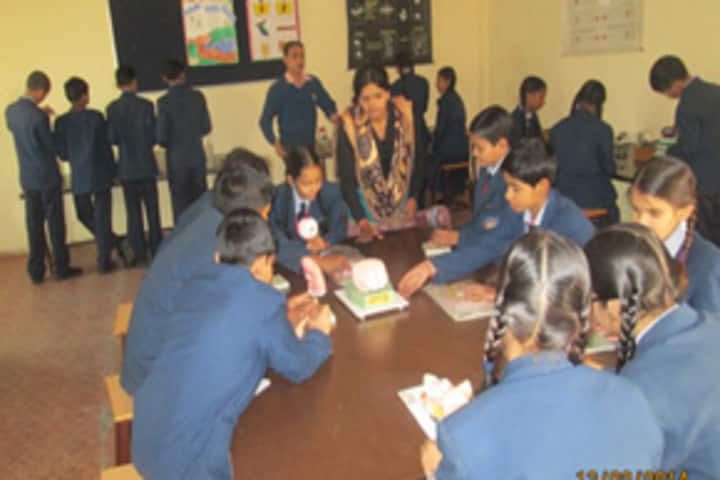 Vidyavati Public Central School-Science lab