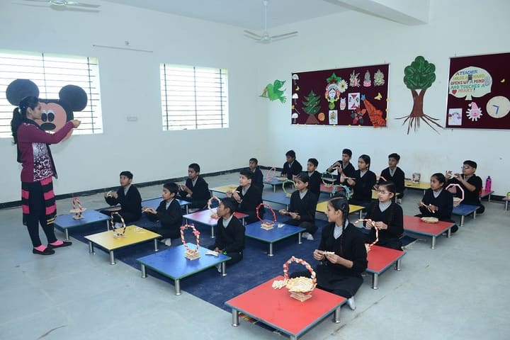 Vidyodaya International School-Primary Art class