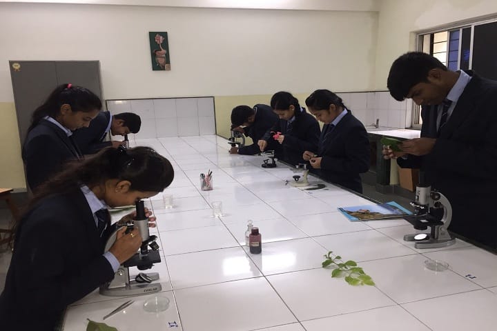 Bharati Vidyapeeth English Medium School-Biology Lab