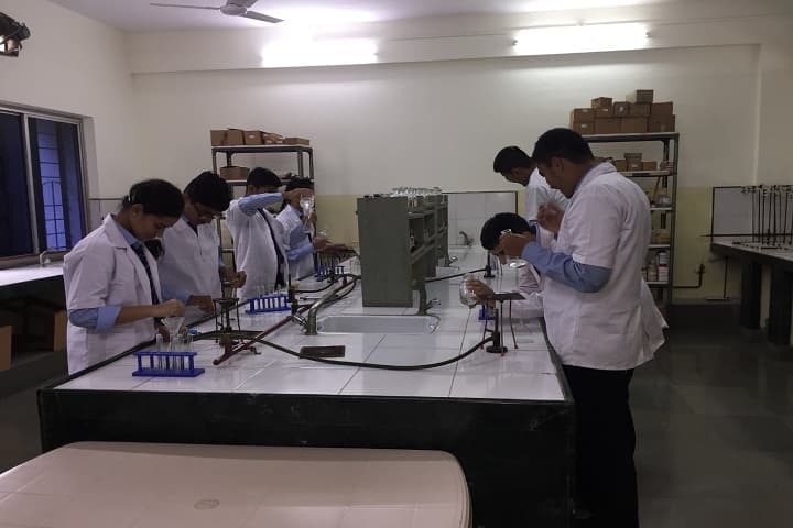 Bharati Vidyapeeth English Medium School-Chemistry Lab