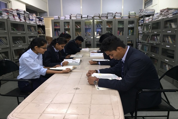 Bharati Vidyapeeth English Medium School-Library