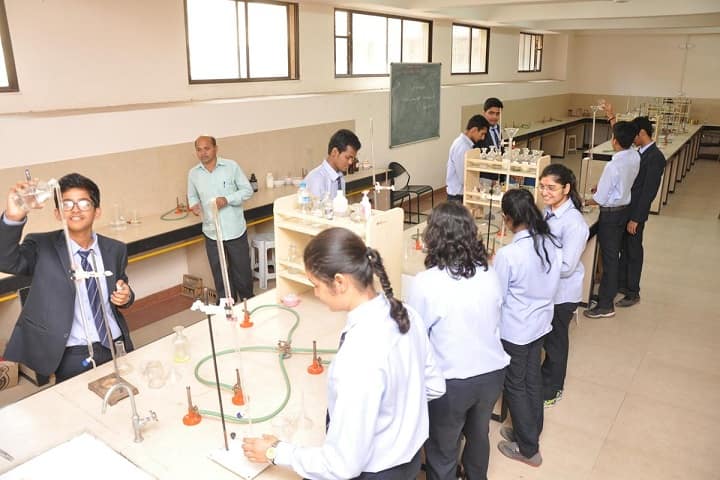 Bharati Vidyappeth English Medium High School-Chemistry Lab