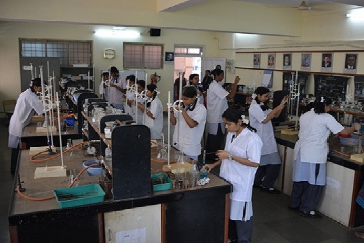 Chinmaya Vidyalaya-Chemistry Lab