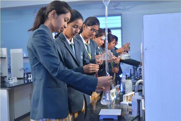 Dhruv Academy-Chemistry Lab
