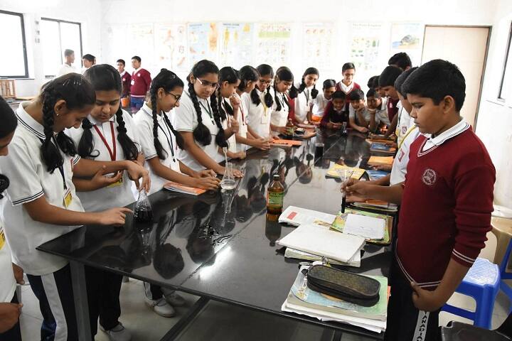 Dnyanada English School-Laboratory