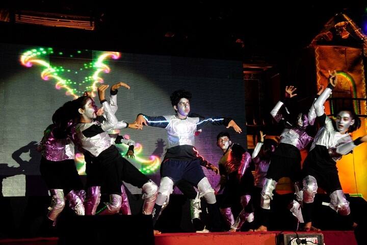 G H Raisoni Vidya Niketan-Dance Performance