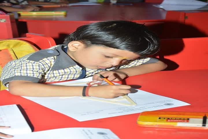 Gurukul Dnyanpeeth School-Drawing Activity