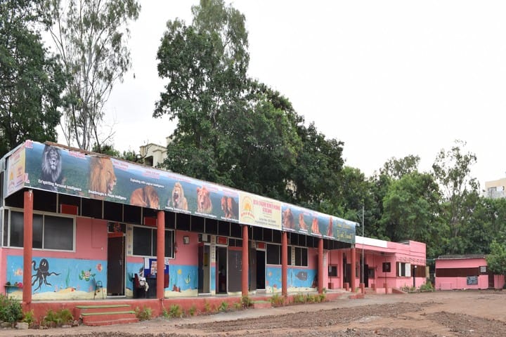 Hind English Medium School-Campus