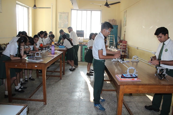 Jaipuriar School-Physics Lab