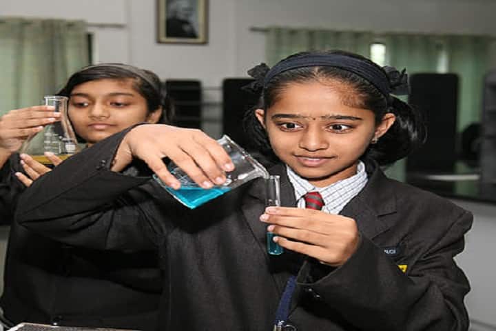 K.K. Wagh Universal School-Chemistry Lab