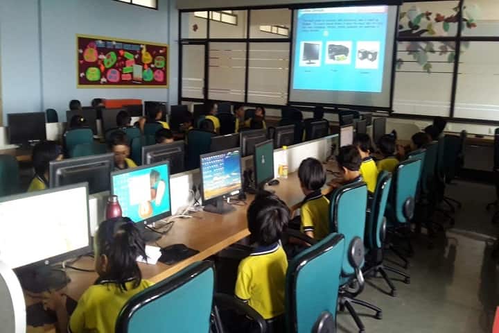 K.K. Wagh Universal School-Computer Lab