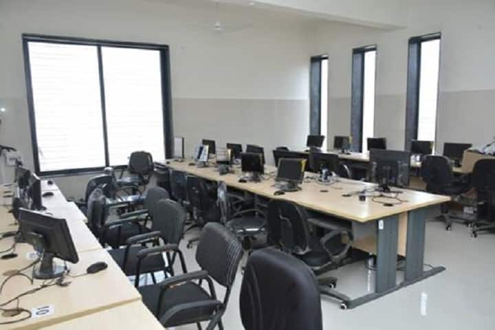 Lotus English Medium School-Computer lab