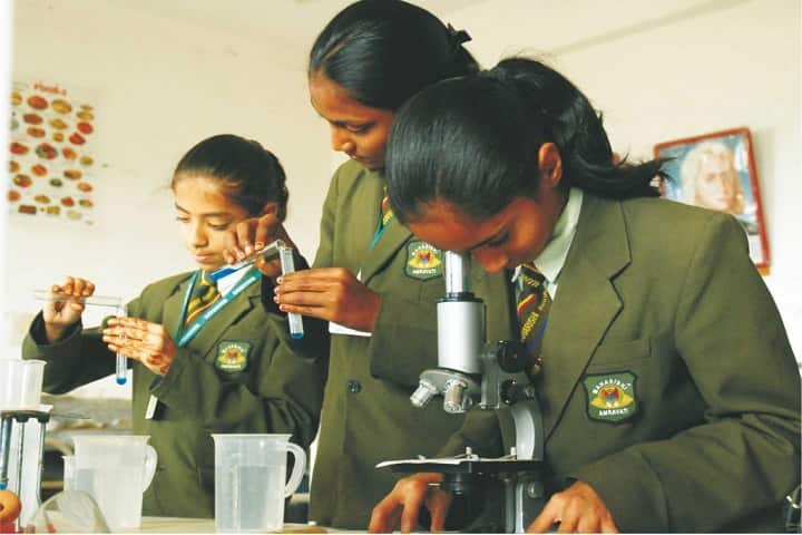 Maharishi Public School-Chemistry Lab