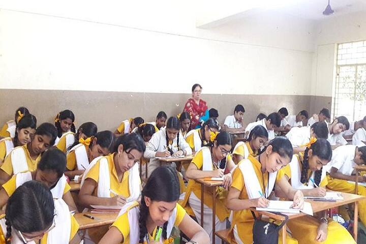 Maharishi Vidya Mandir-Classroom with teacher