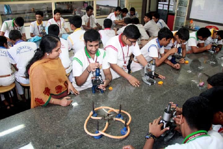 Mahatma International School-Biology Lab