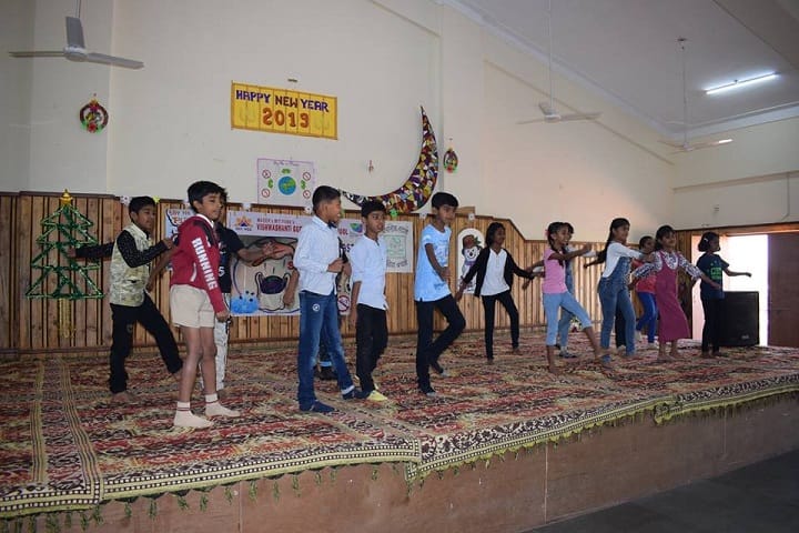 Maneers Vishwashanti Gurukul Nivasi School-Dance