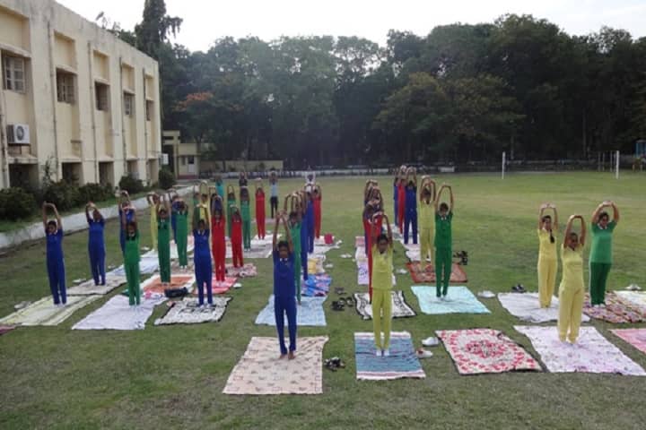 Manikgarh Cement English School-Yoga day