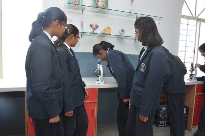 Modern International School-Physics Lab