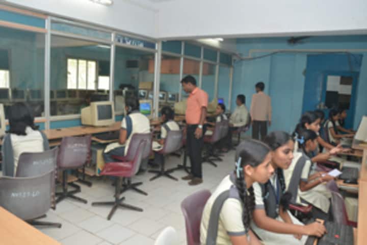 Navyug English Medium School-Computer Lab