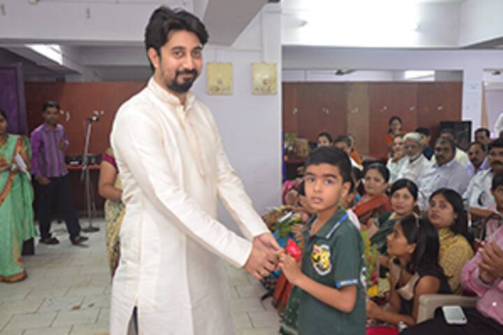 Navyug English Medium School-Prize Distribution